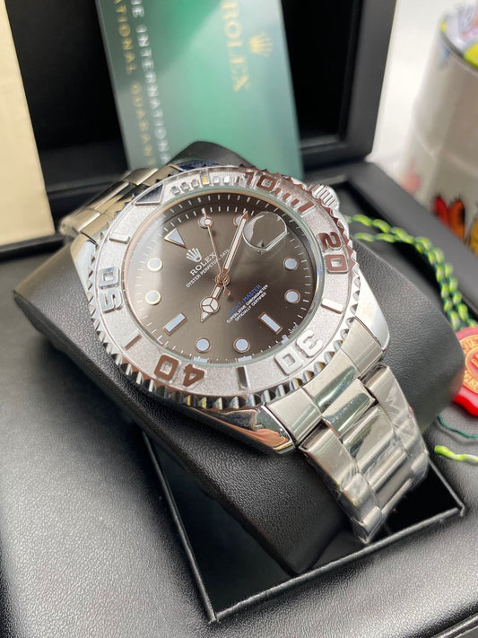Rolex Yacht‑Master Plateado fondo negro