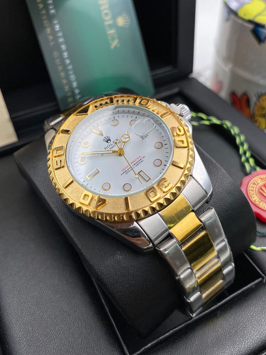 Rolex Yacht‑Master Bicolor dorado fondo blanco